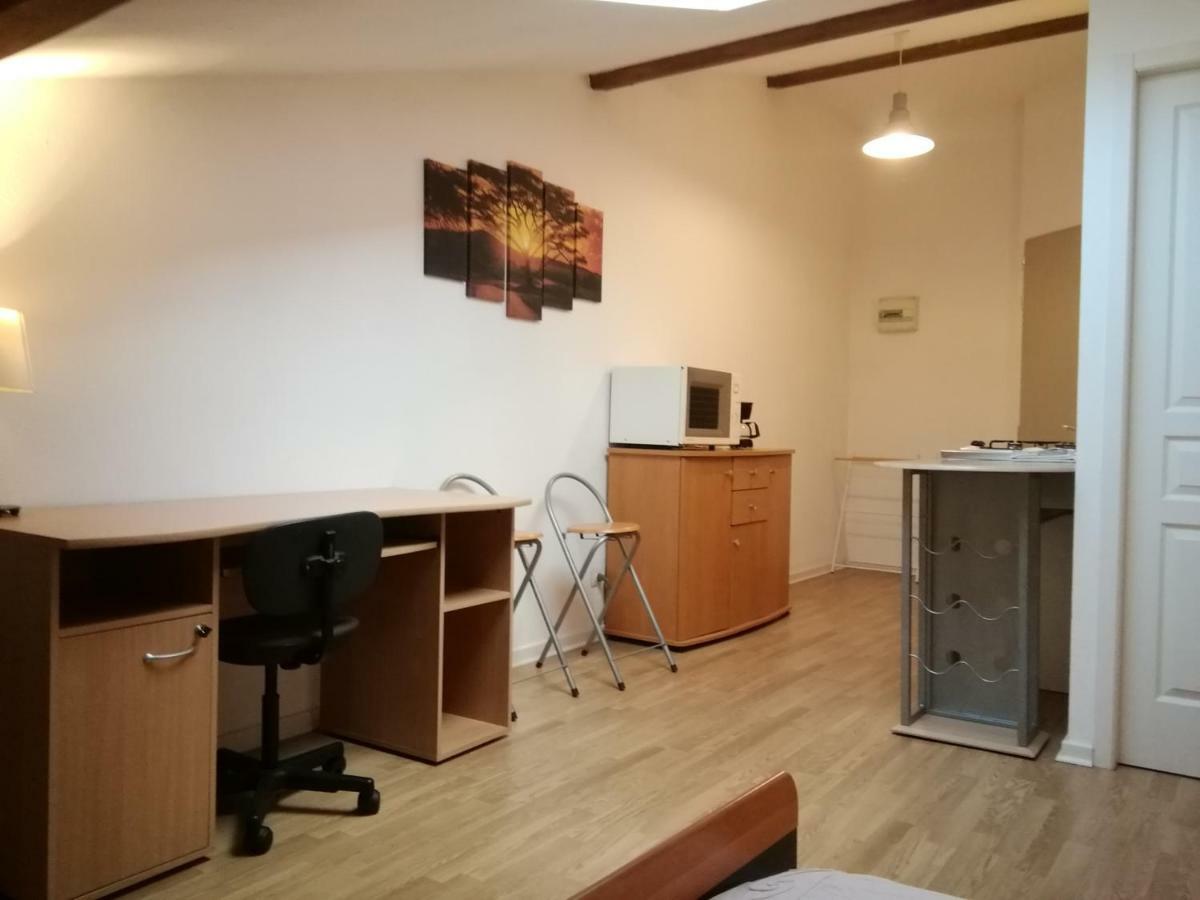 Studio Mansarde A Oyonnax Apartment Luaran gambar