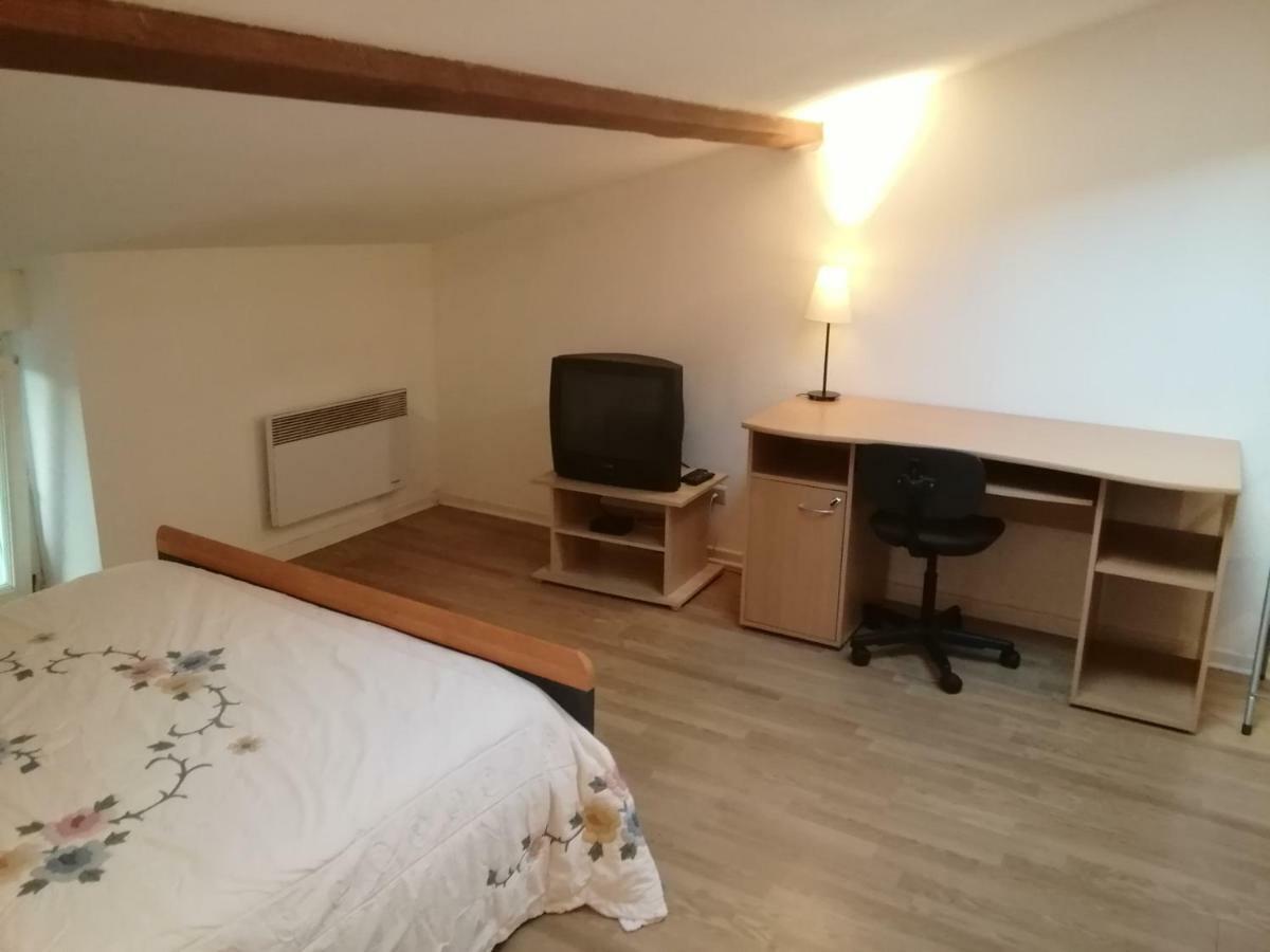 Studio Mansarde A Oyonnax Apartment Luaran gambar